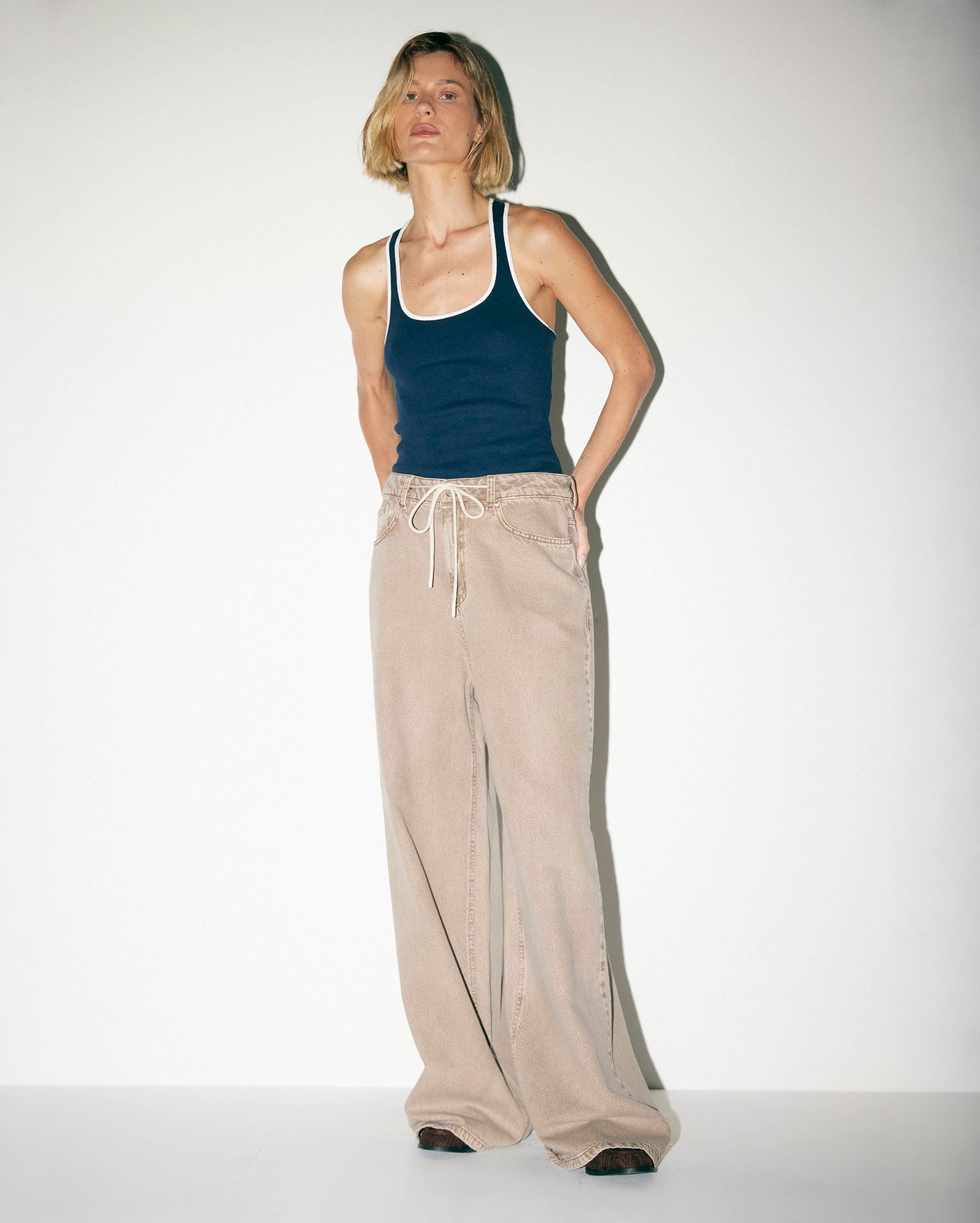 Calça jeans feminina wide leg dirty - denim claro | Pool Jeans