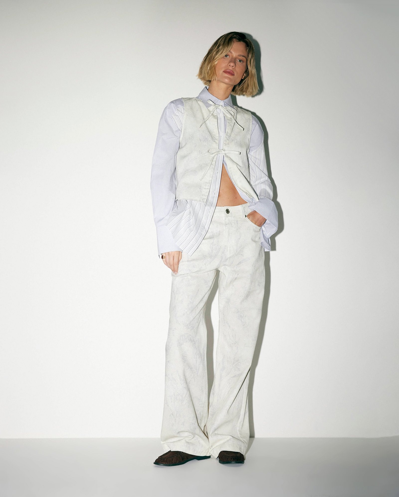 Calça sarja feminina wide slim floral - off-white | Pool Jeans