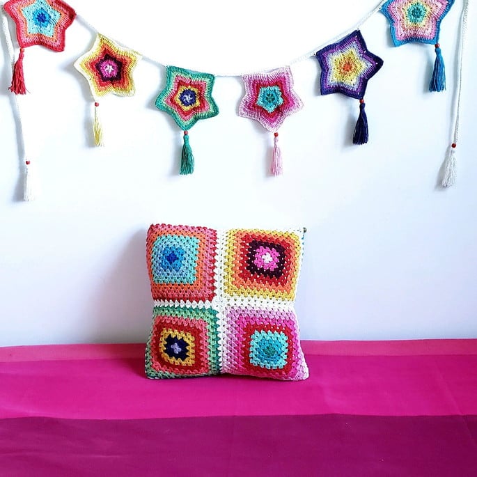 Kit Decoração Capa de Almofada/ Varal de Estrelas em Crochê