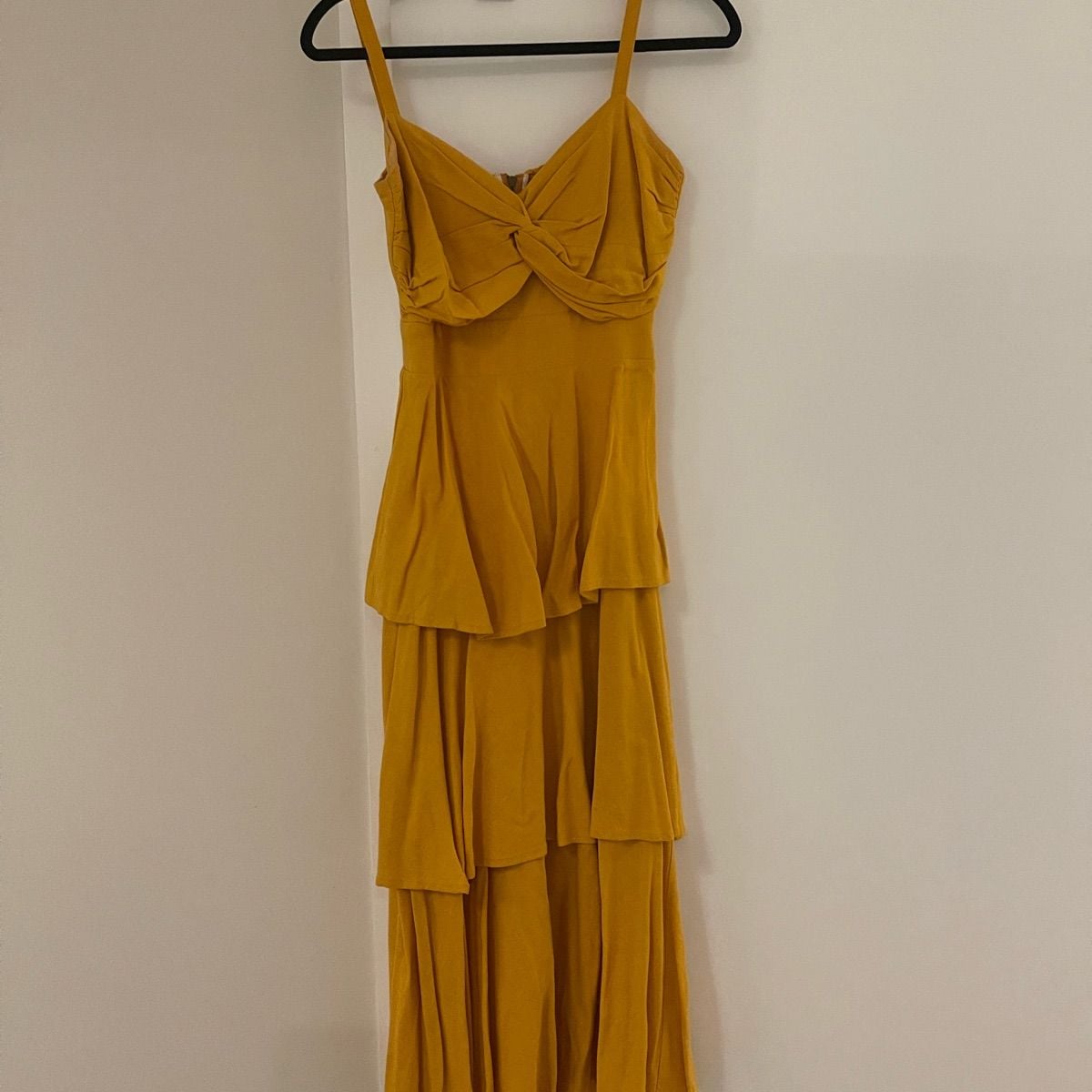 vestido midi mostarda bynv em linho