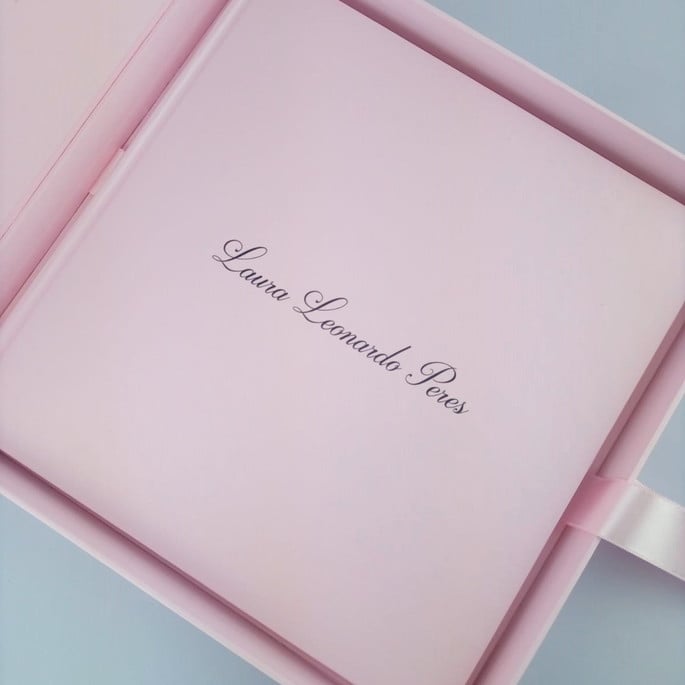 Livro do Bebê e Caixa Rosa Personalizada