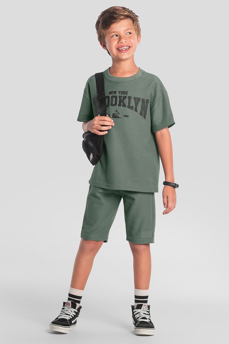 Conjunto infantil menino em relevo Mundi