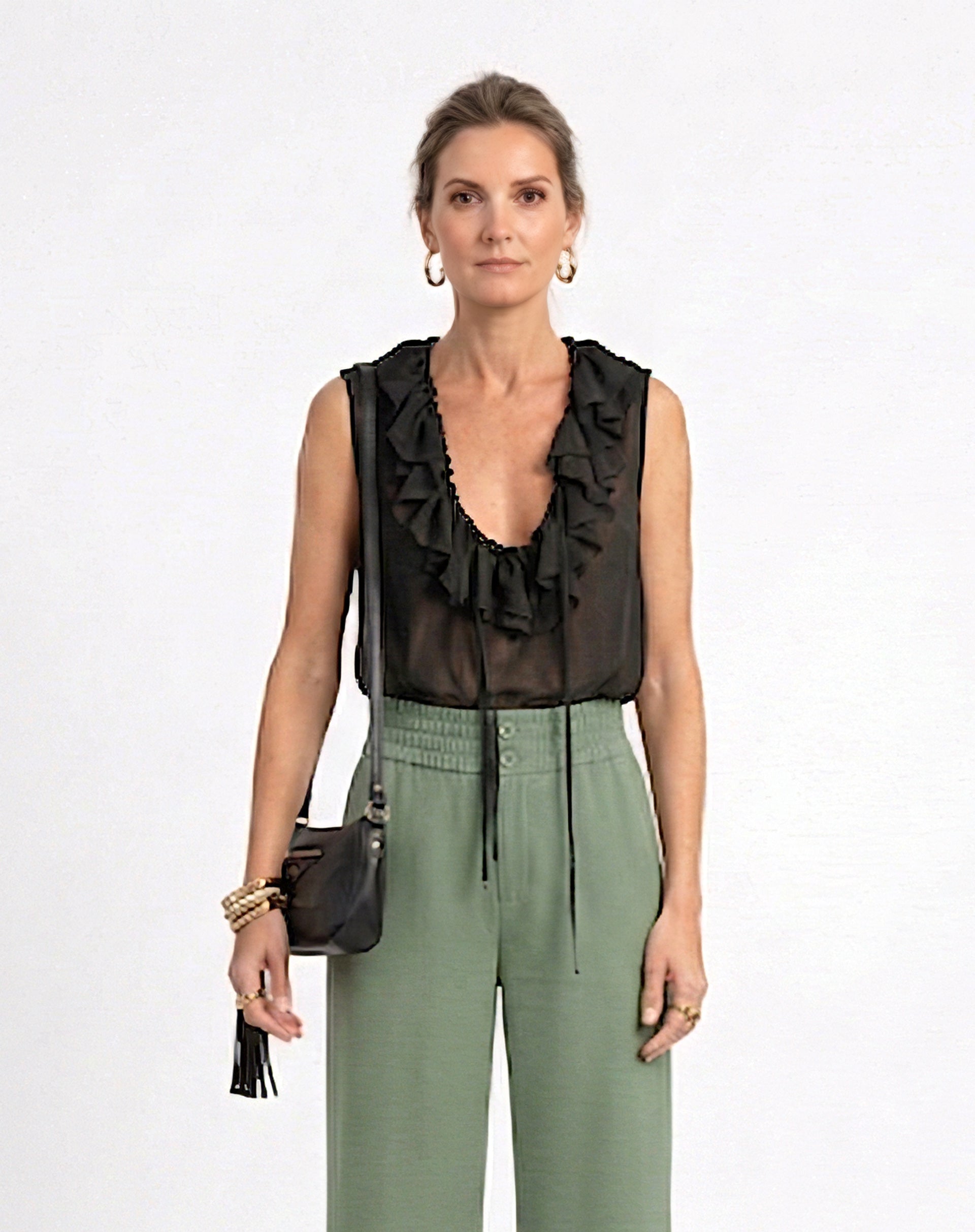 Blusa
  

  
    com
  

  
    Gola
  

  
    de
  

  
    Babados