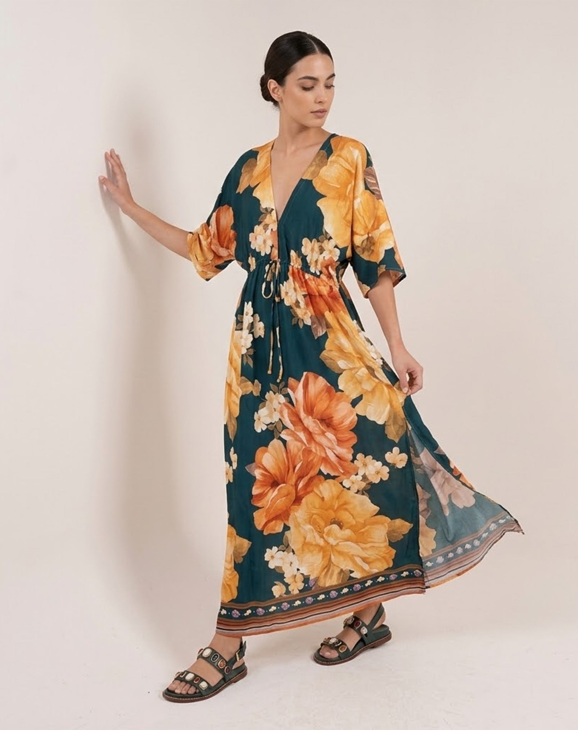 Vestido
  

  
    Longo
  

  
    Decote
  

  
    V
  

  
    Floral