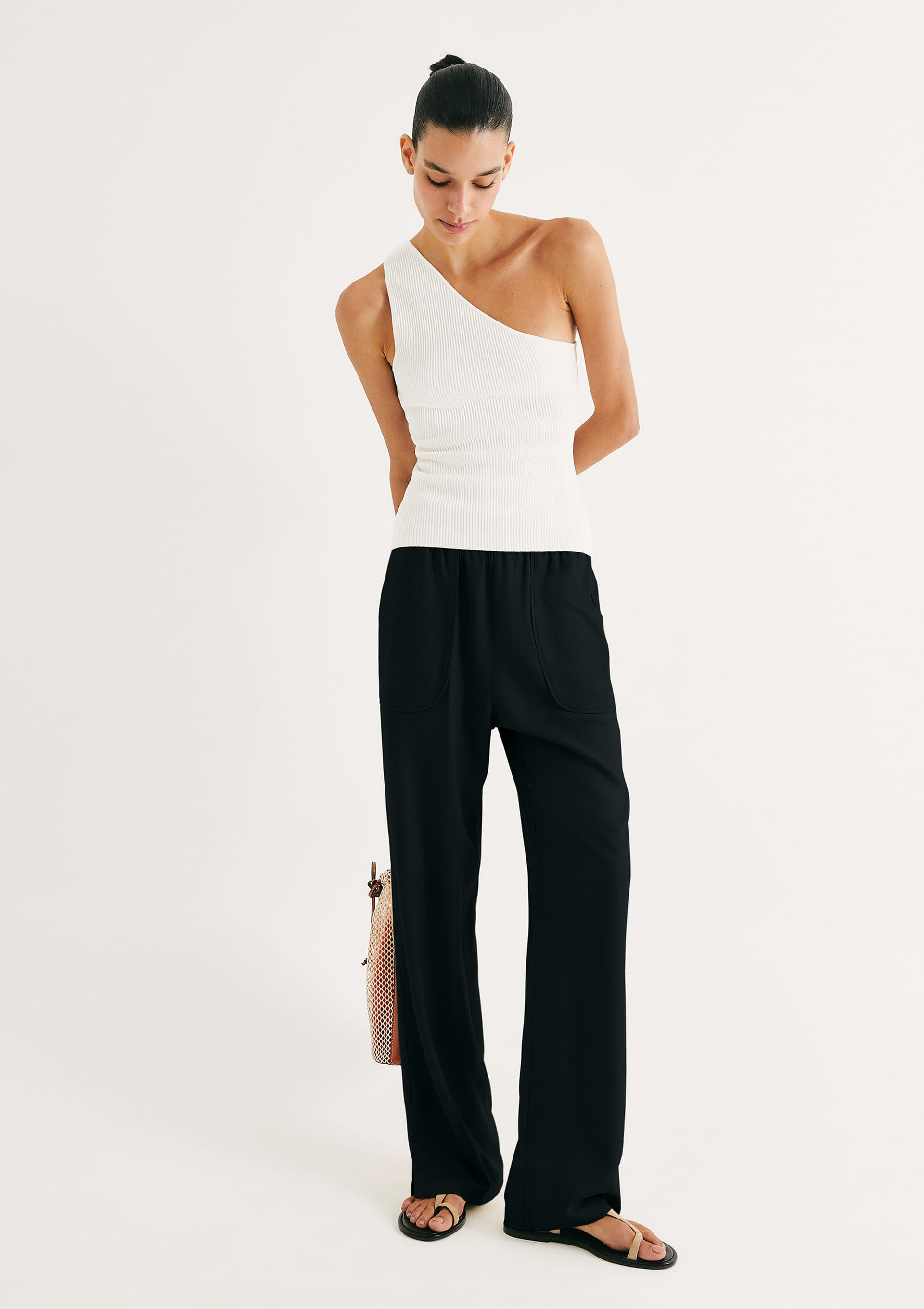 Calça Feminina Carrot Cintura Alta Em Viscose Creponada - Preto