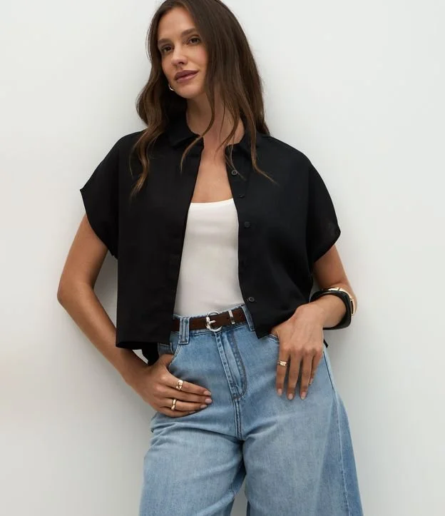 Blusa em Viscolinho com Colarinho na Gola e Sem Cava