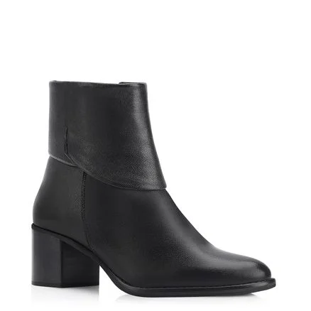 Bota - Preta Cano Baixo Salto Médio Couro Capa