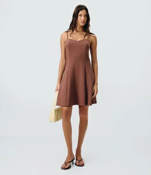Vestido Curto Evasê de Alcinha