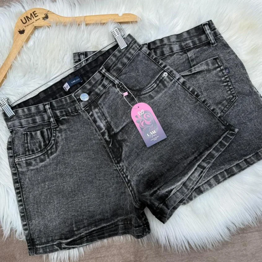 Short Preto Jeans Marmorizado Manchado Levanta Bumbum com Pinças Short Curto Cintura Alta Lycra
