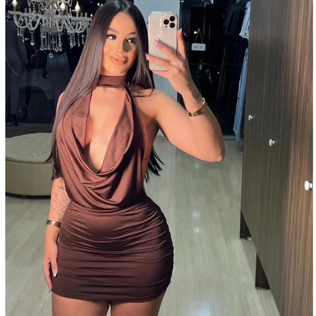 Vestido feminino Justo com Decote Profundo e Gola Alta curto colado casual elegante tendência 2025