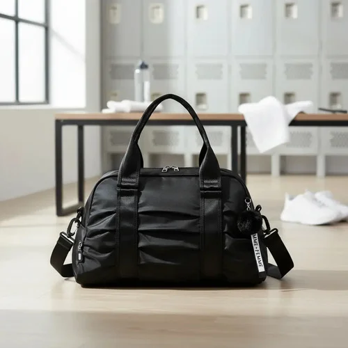 Bolsa Feminina Esportiva Transversal Blogueira Fitness Para Academia Com Chaveiro Pompom Marca Lemon Shark Cor Preta