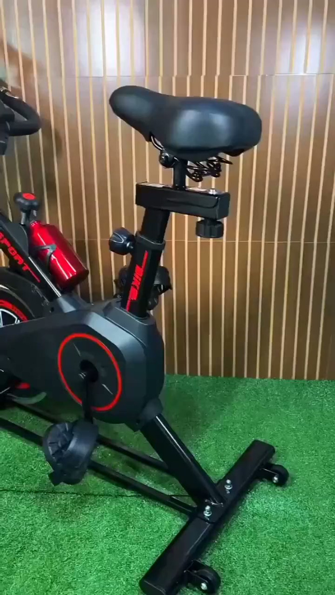 Bicicleta Ergométrica Fitness Para Cardio E Musculação Com Base Cor Preto E Vermelho 6kg Inercia Marca Sevenfit