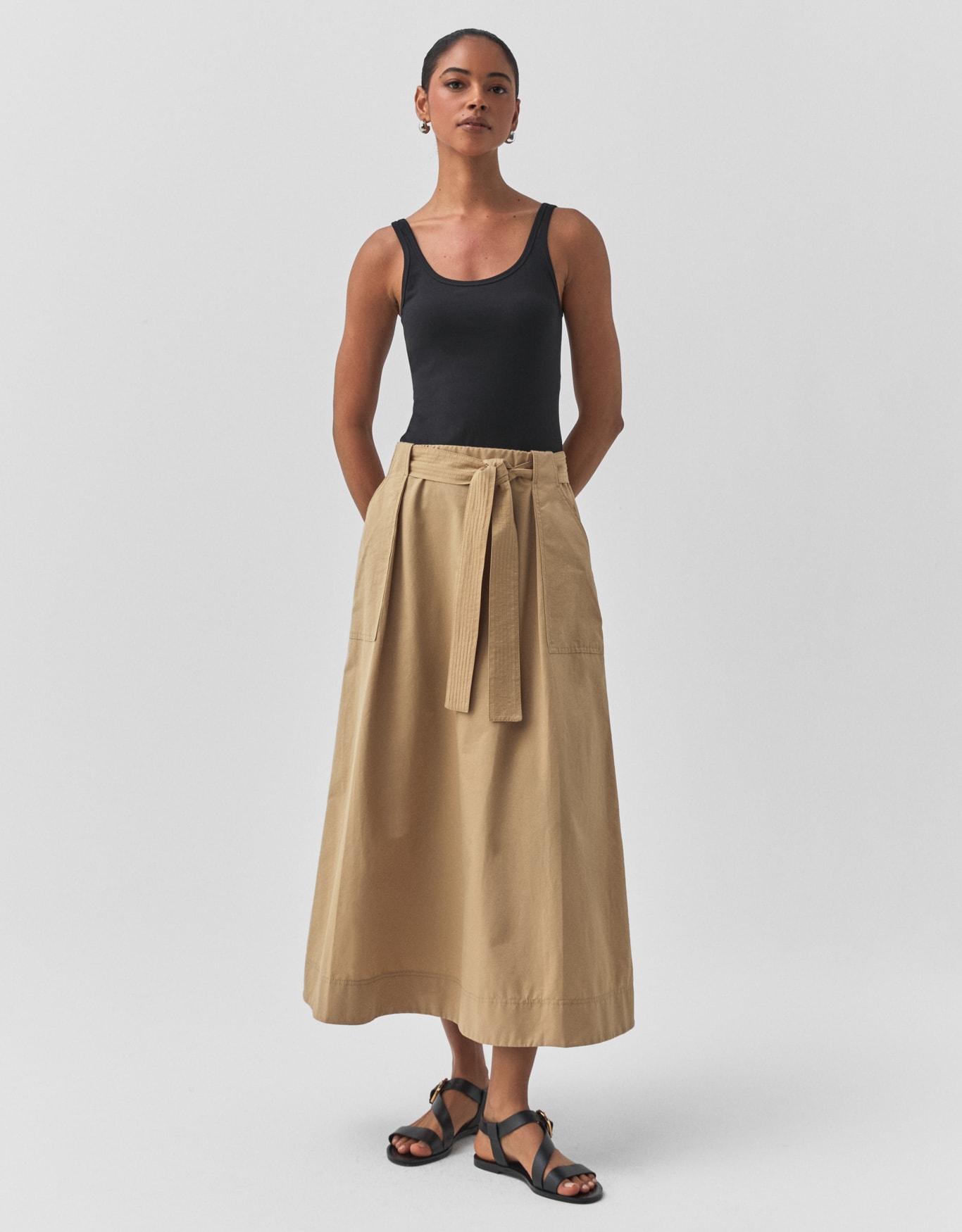 Saia Evasê Bolsos Pespontados