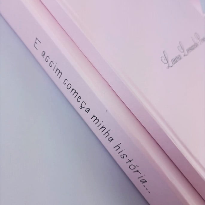 Livro do Bebê e Caixa Rosa Personalizada