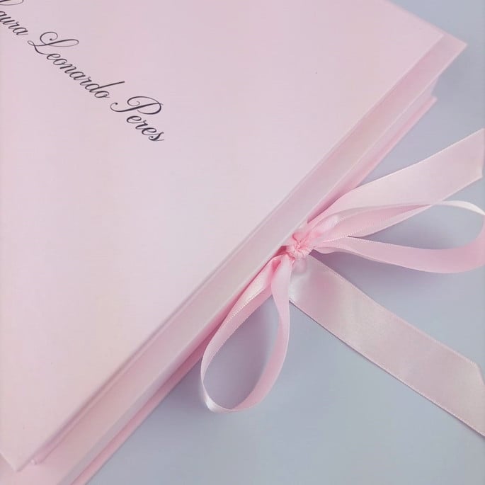 Livro do Bebê e Caixa Rosa Personalizada