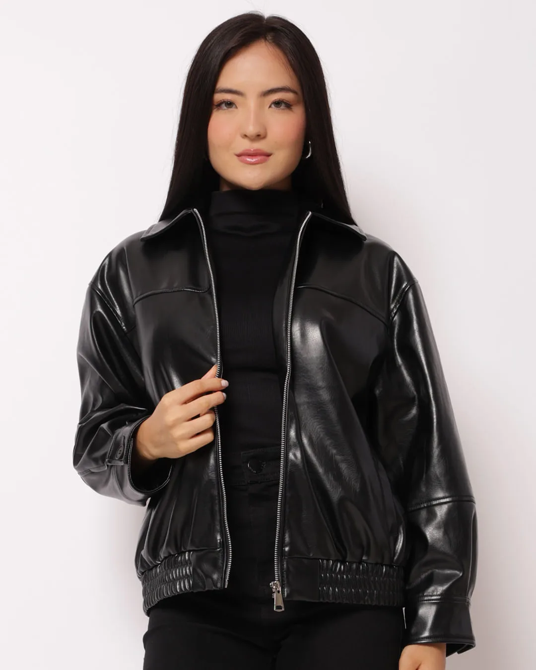 Jaqueta Feminina PU Oversized com Bolsos Elástico Preta