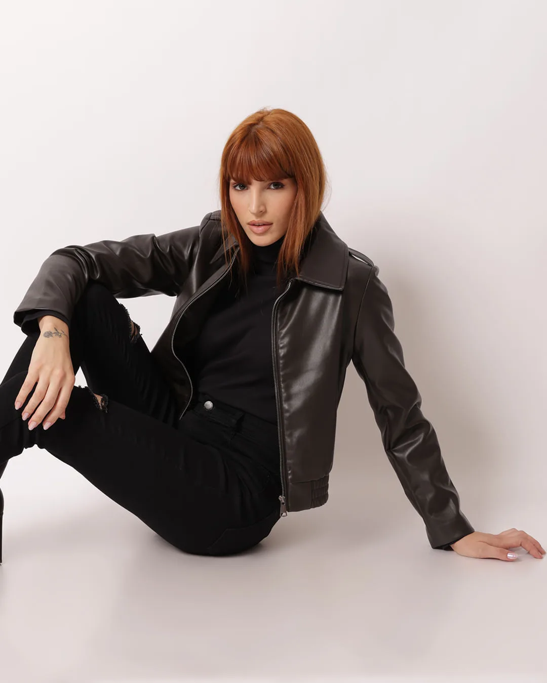 Jaqueta Feminina Bomber PU com Bolsos Elástico Marrom