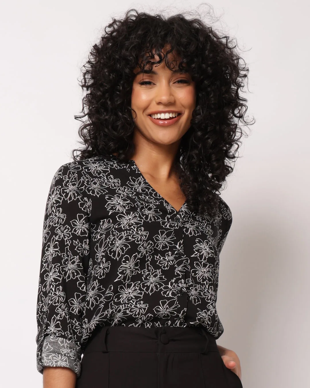 Camisa Feminina Viscose Berry & Co. Manga Longa Estampada Preta