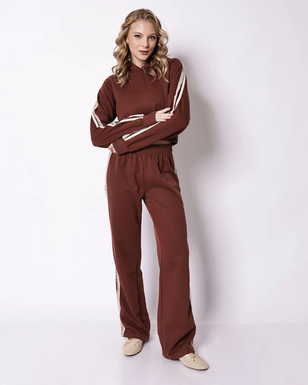 Calça Moletom Feminina com Detalhe Lateral Renda Marrom
