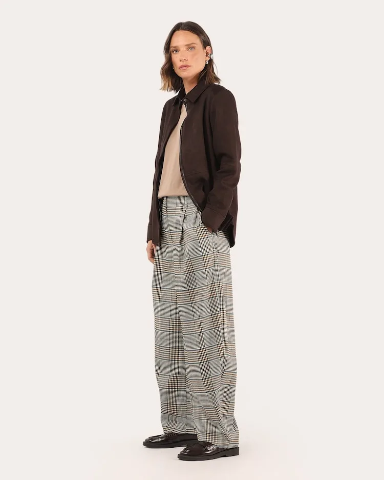 Camisa feminina em suede - marrom