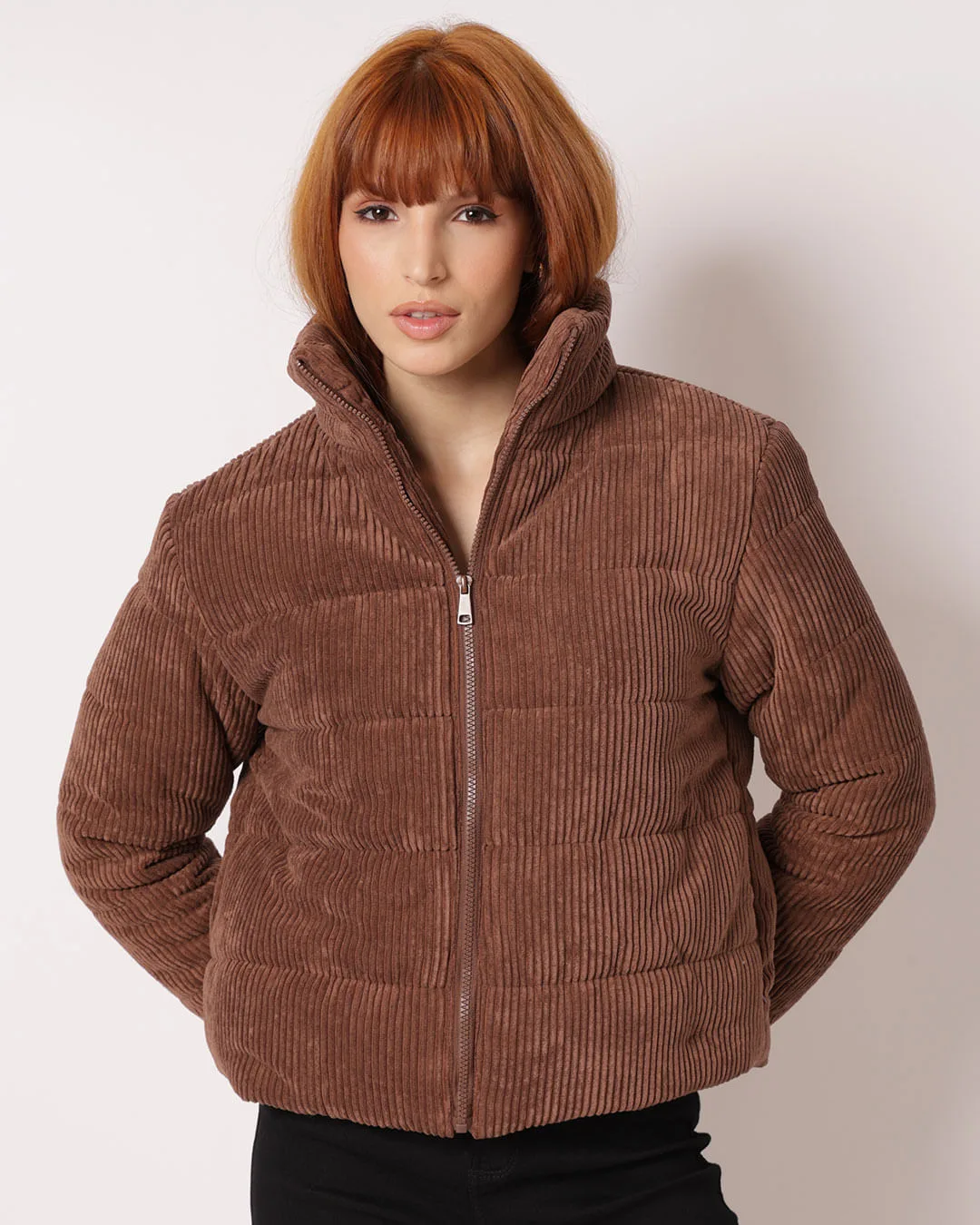 Jaqueta Puffer Feminina Cotelê com Bolsos Marrom