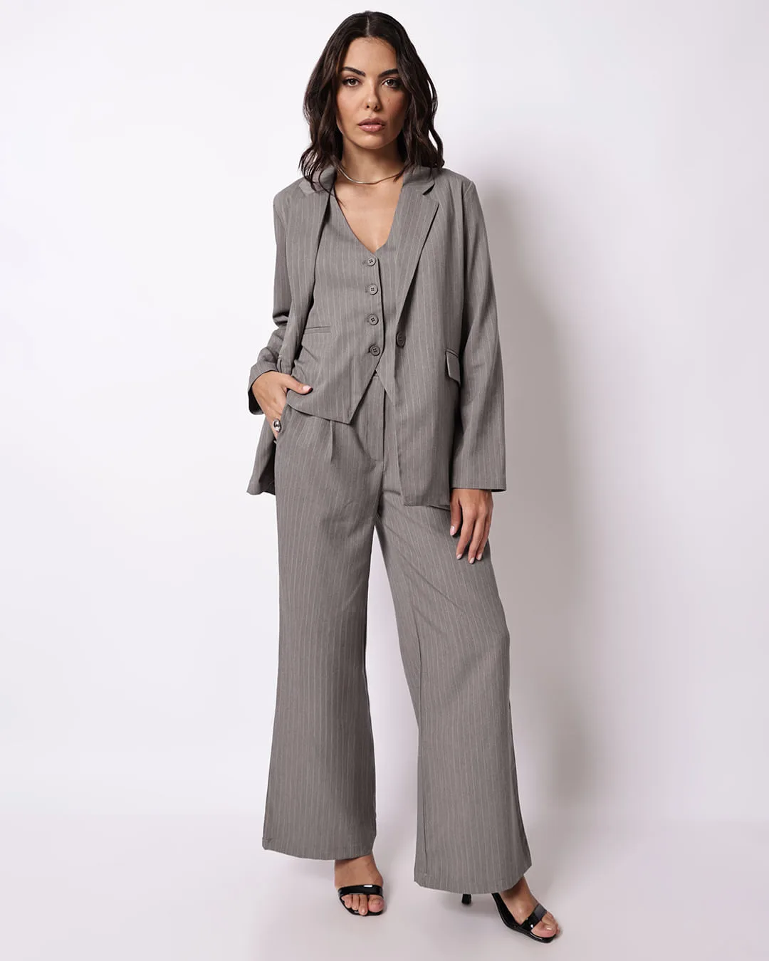 Calça Feminina Berry & Co. Pantalona Risca De Giz com Bolsos Cinza Escuro