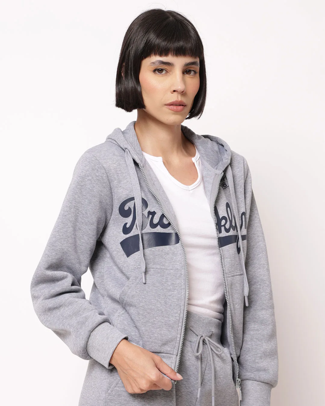 Jaqueta Moletom Feminina com Capuz Bolsos Cinza