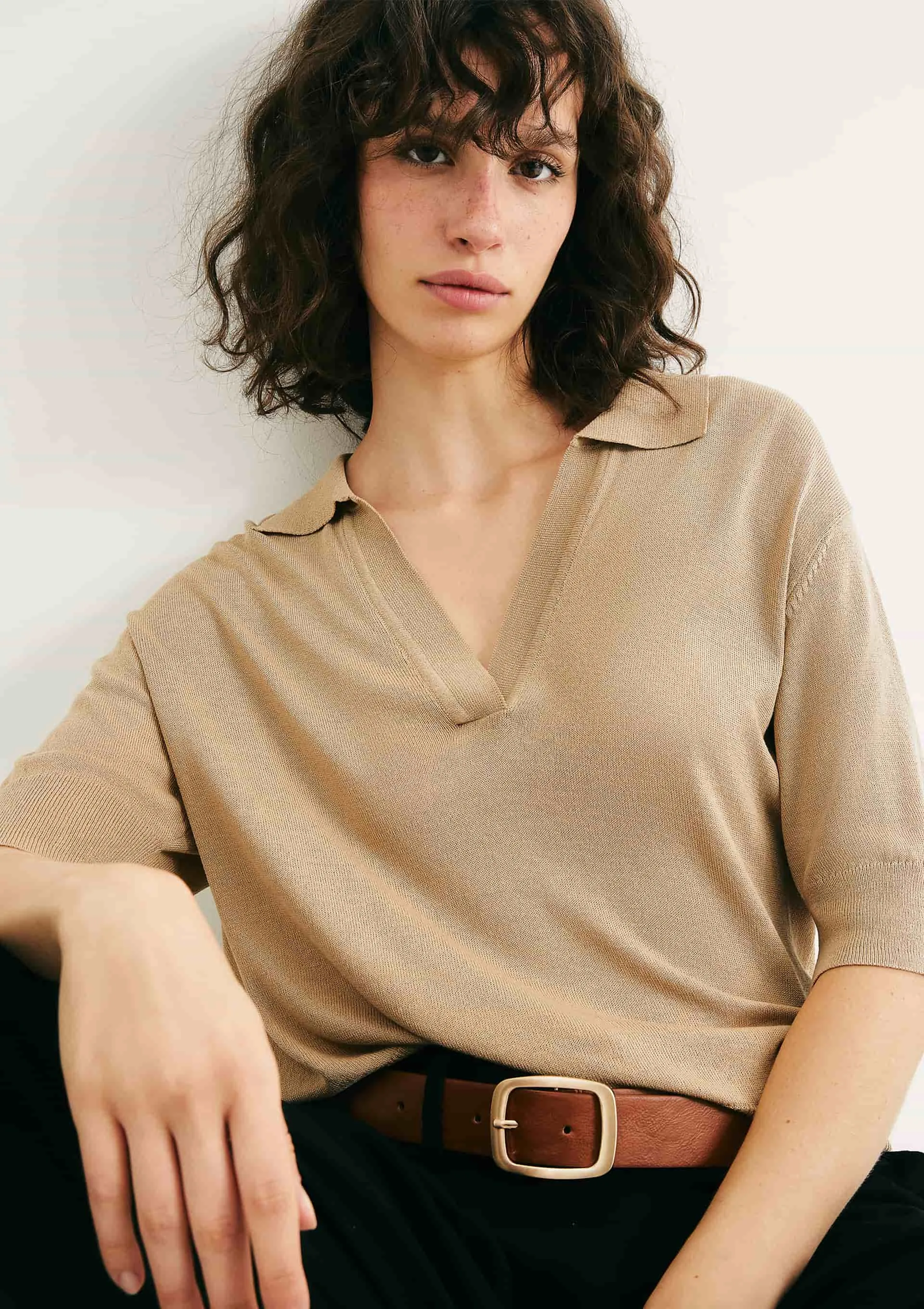 Polo Feminina Em Tricô Leve - Bege