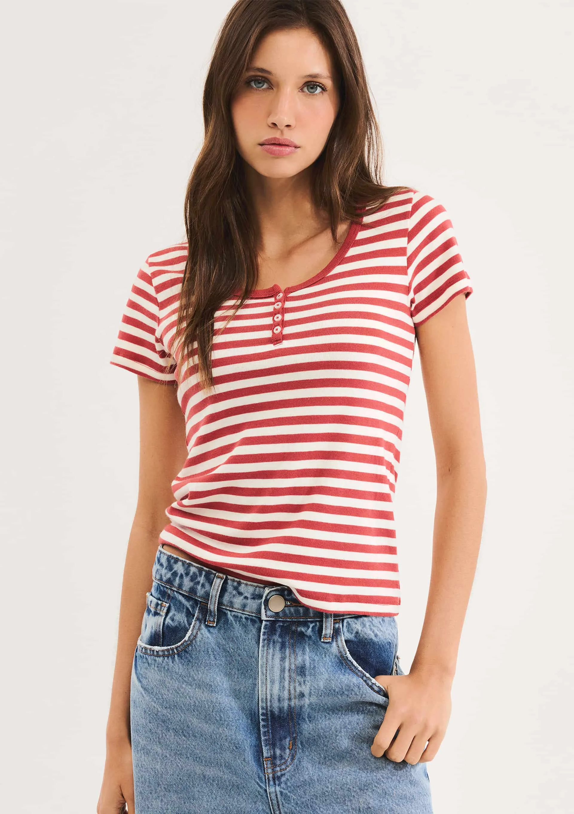 Blusa Feminina Listrada Em Malha Binada Com Botões - Vermelho