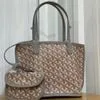 bolsa de mão goyard cinza e rosa