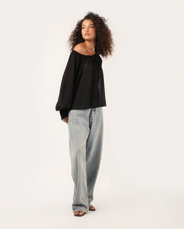 Blusa feminina ombro a ombro em tule - preta