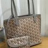 bolsa de mão goyard cinza e rosa