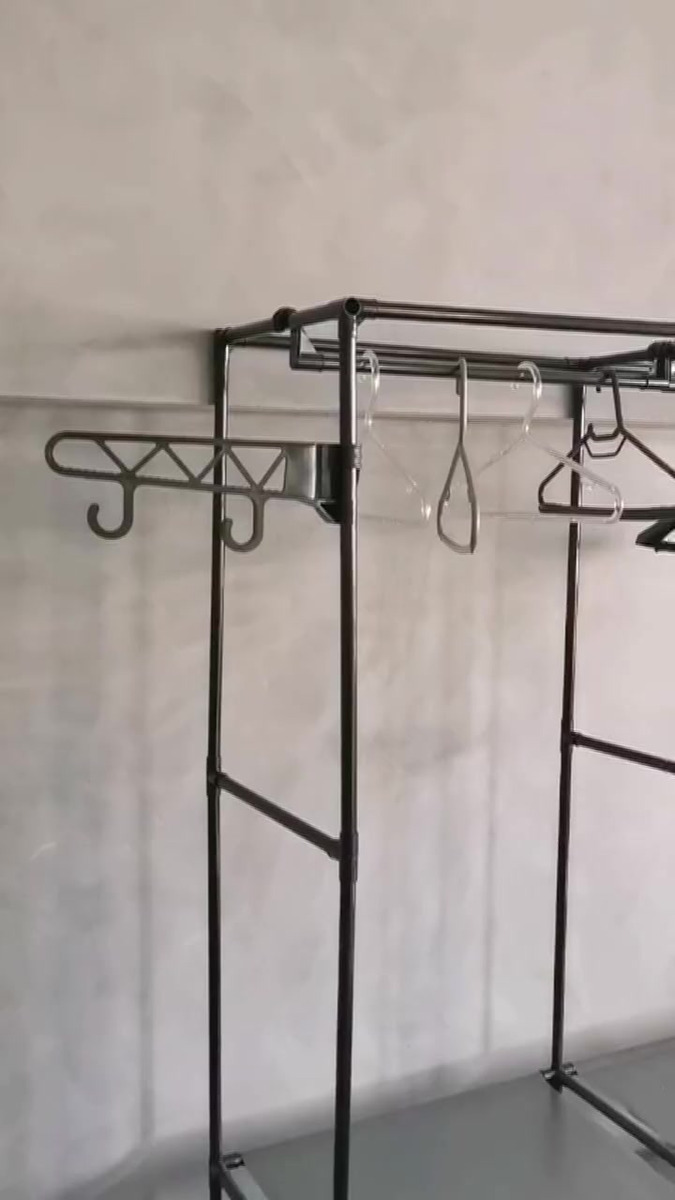 Kit 30 Cabides de Madeira Antiderrapantes IRSINA com Gancho Giratório