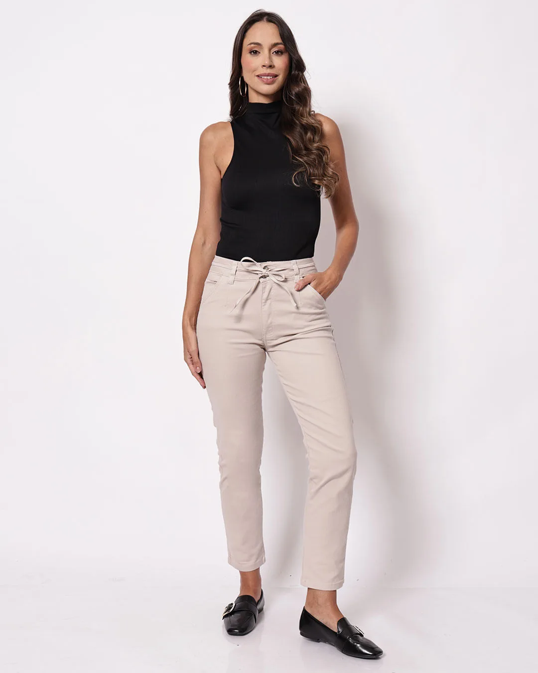 Calça Sarja Feminina Biotipo Mom com Cinto Bege
