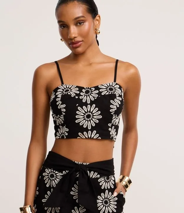 Blusa em Laise com Bordado Floral