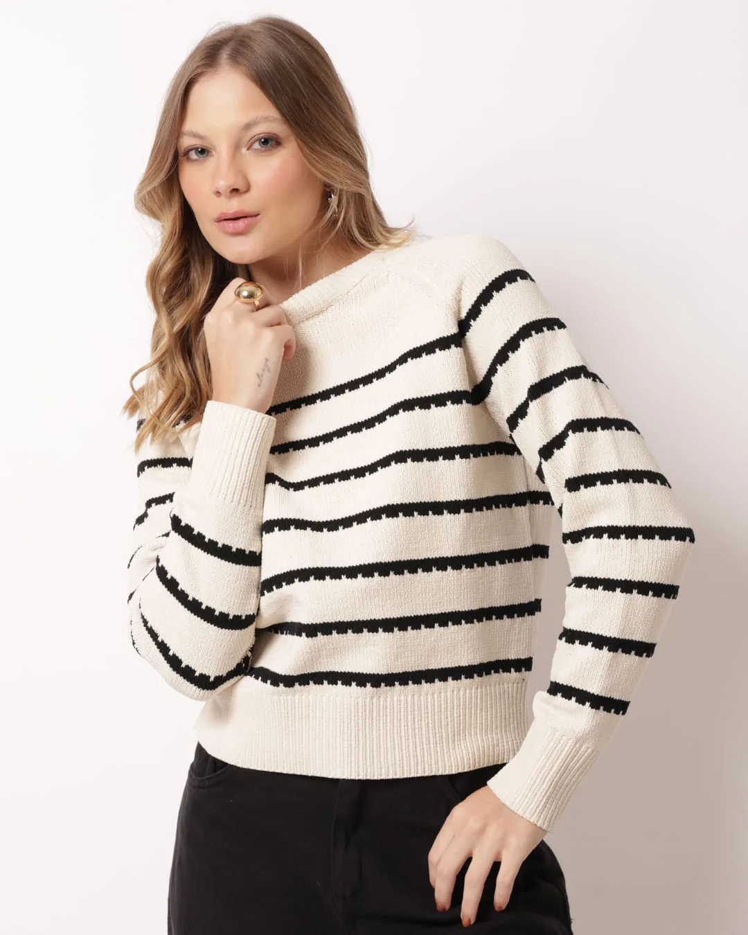 Suéter Feminino Tricô Listrado Manga Longa Off White