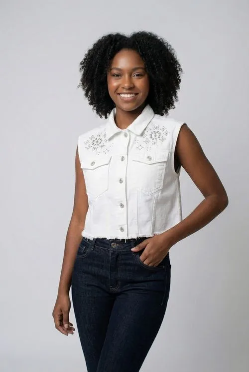 Colete Cropped Feminino Off White c/ Pedrarias e Desfiado
