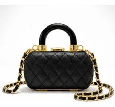 Mini Bolsa Feminina Matelassê Estilo Festa com Corrente Dourada e Espelho Interno