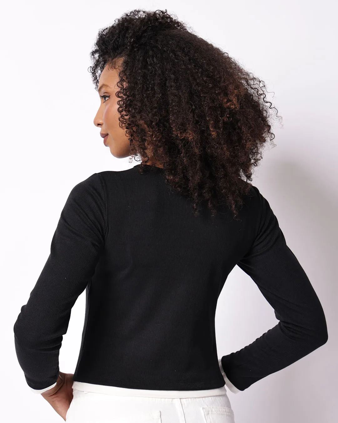 Blusa Feminina Canelada com Botões Manga Longa Preta