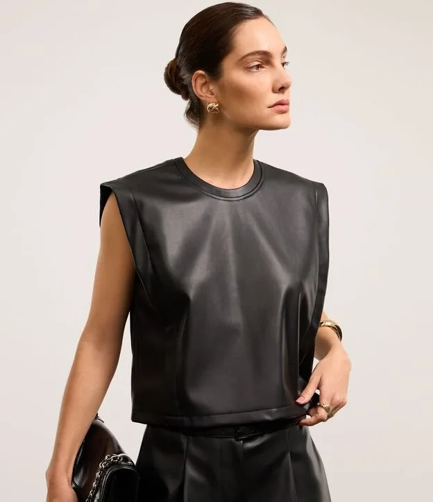 Blusa em PU com Abertura de Gota