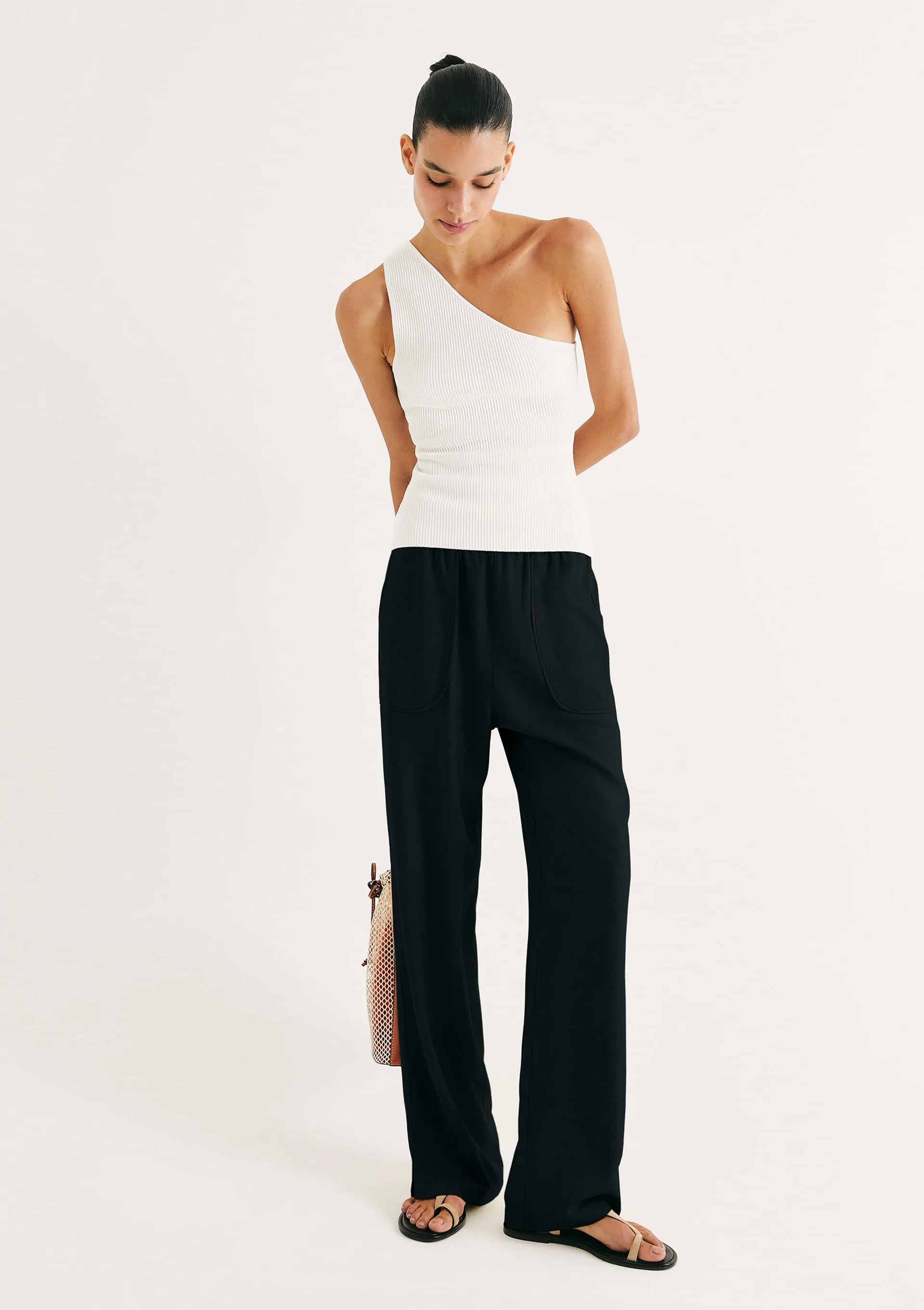 Calça Feminina Carrot Cintura Alta Em Viscose Creponada - Preto