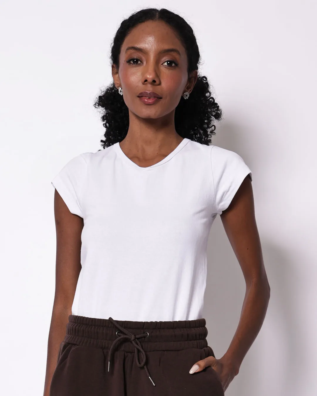 Camiseta Feminina Básica com Gola V Branca