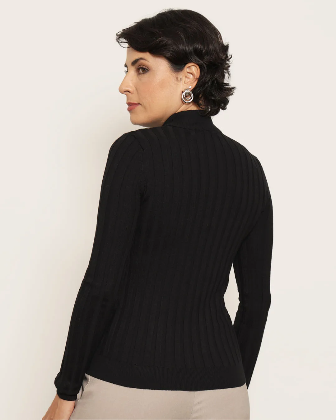 Blusa Feminina Tricô Gola Alta Canelada Preta
