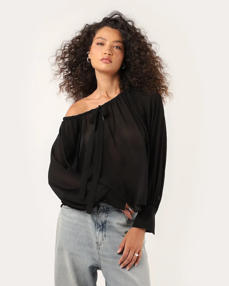 Blusa feminina ombro a ombro em tule - preta