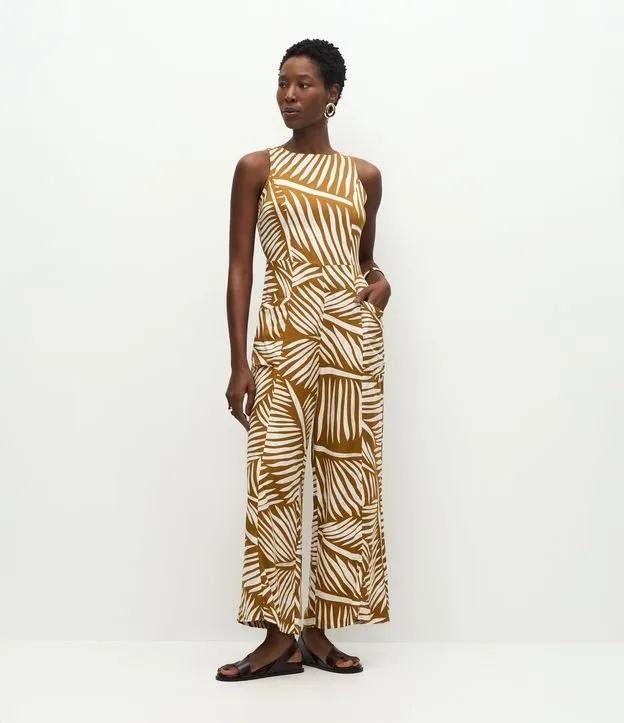 Macacão em Viscose com Estampa de Folhagens