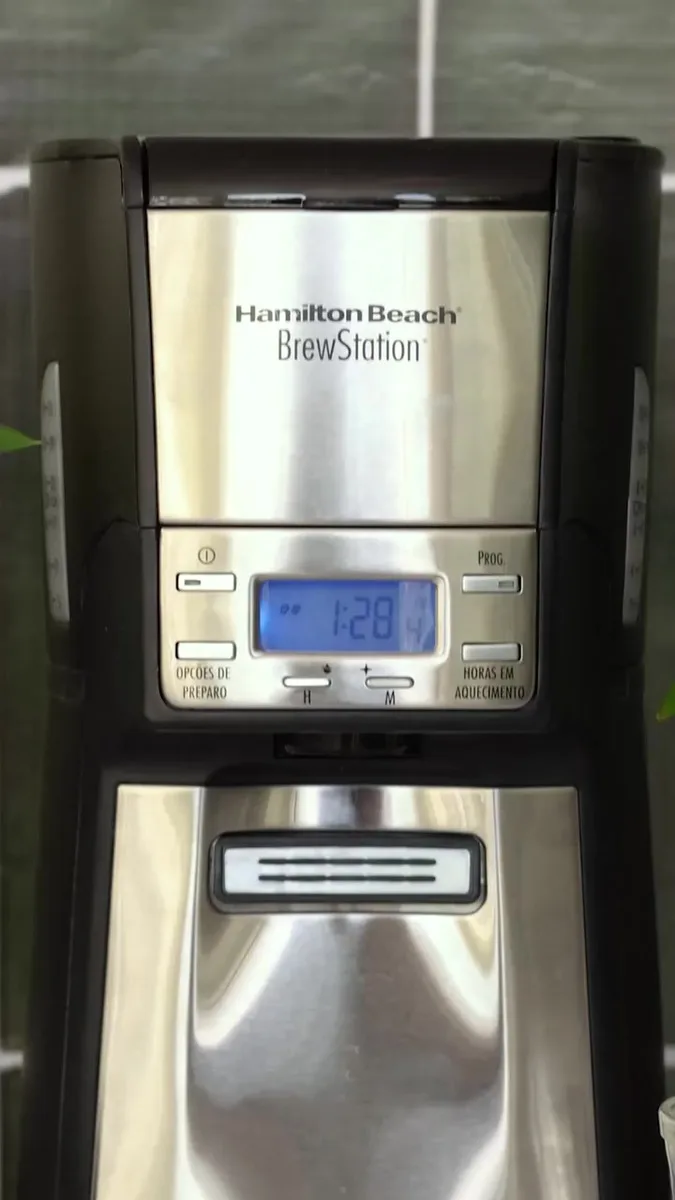 Cafeteira Elétrica Americana Brewstation Elite Hamilton Beach preta/inox 35 xicaras Preparo Personalizável Relógio Digital Programável Com Desligamento Automático Ajustável Filtro Permanente