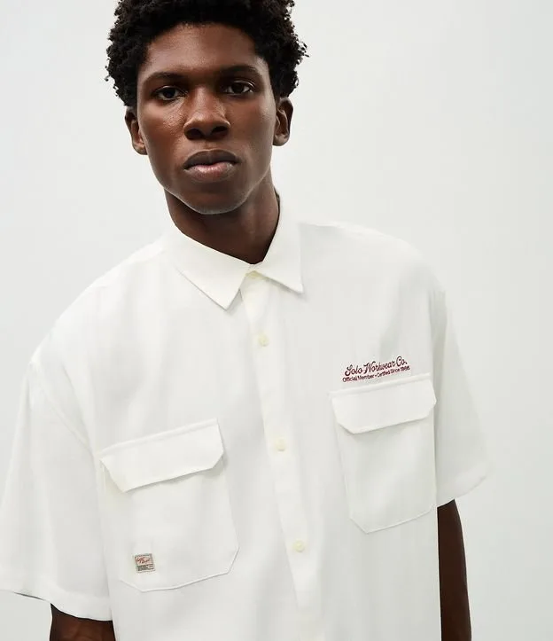 Camisa Oversized Texturizado com Lettering Bordado no Peito
