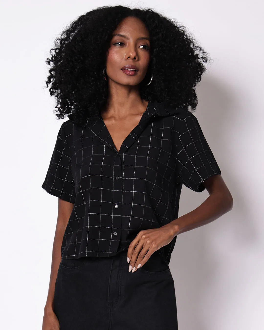Camisa Feminina Cropped Quadriculada Berry & Co. Preta
