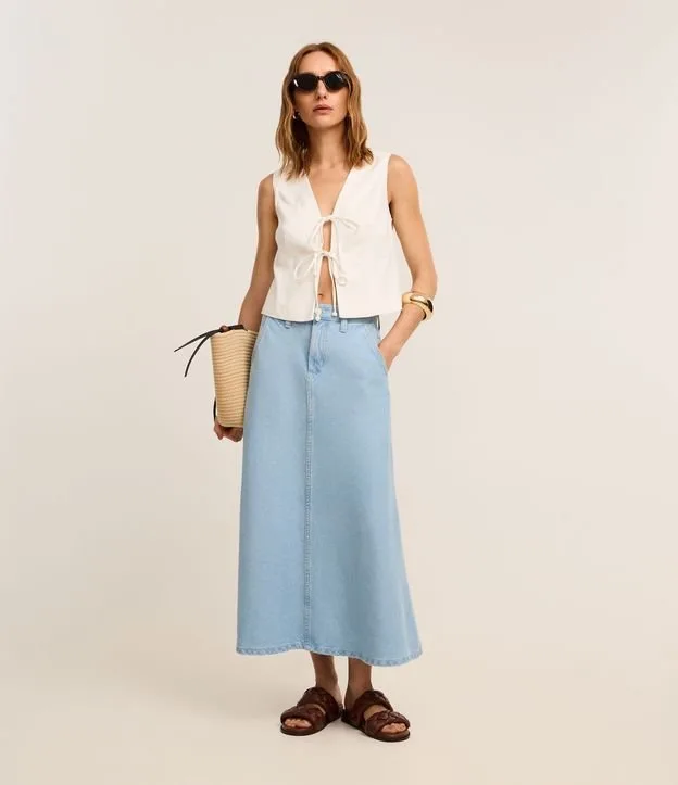 Saia Midi Evasê em Jeans com Recorte no Viés