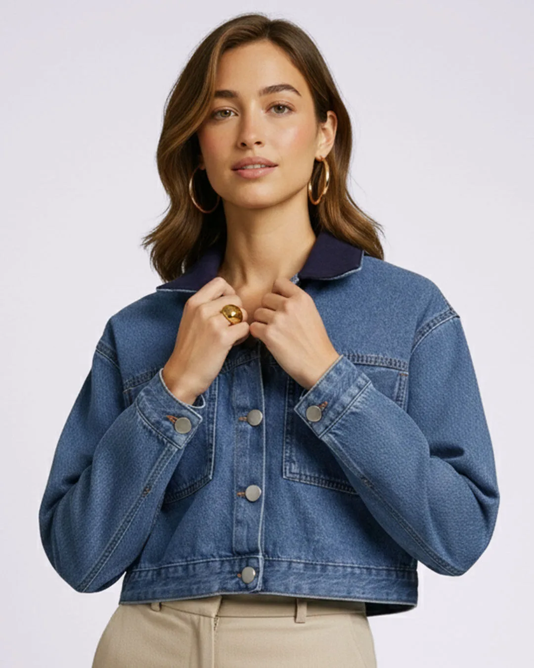 Jaqueta Jeans Feminina Cropped com Bolsos Frontais Azul